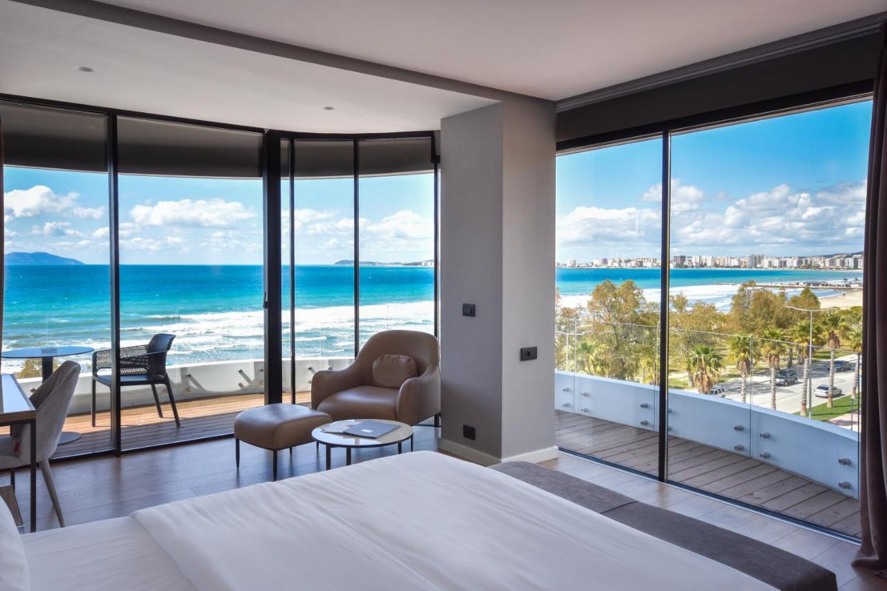 Doppelzimmer mit Balkon und Meerblick