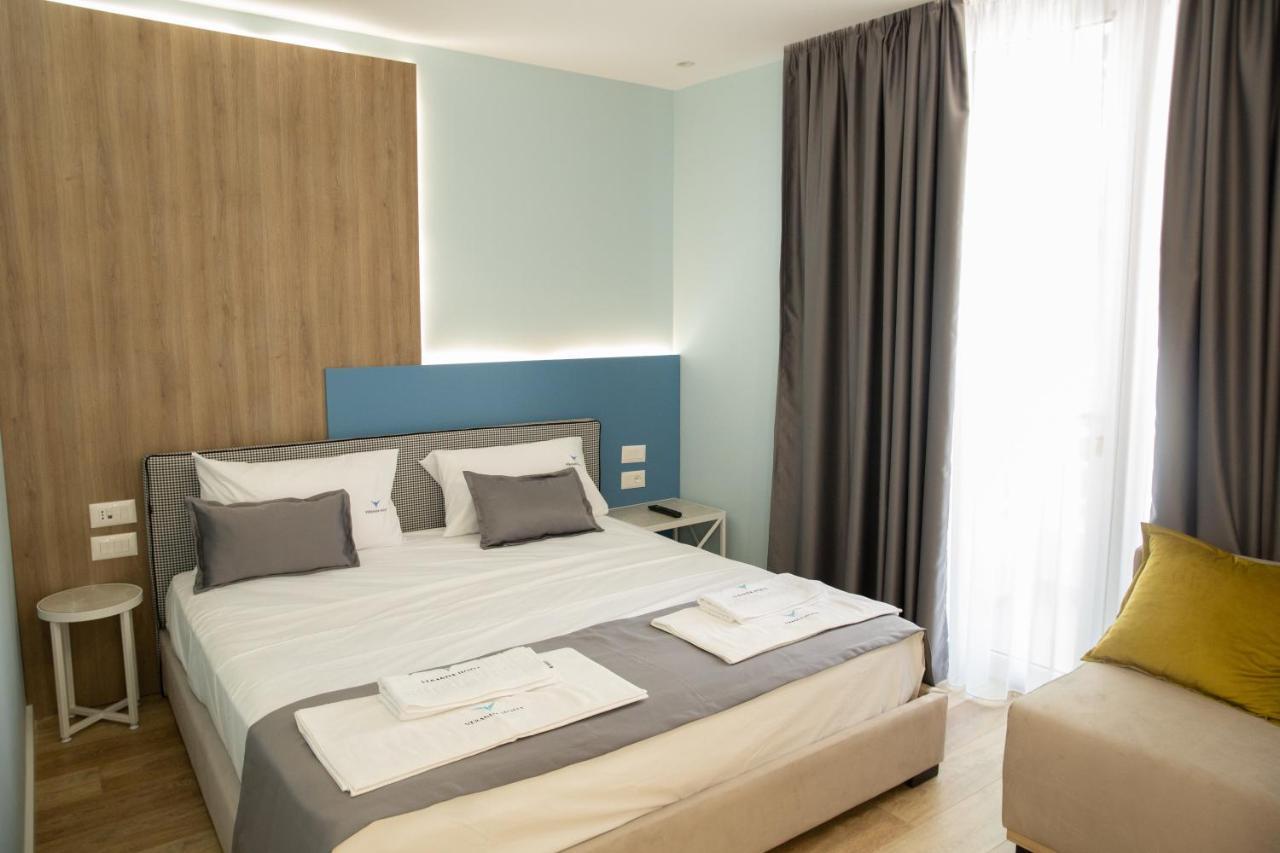 Dreibettzimmer mit Balkon