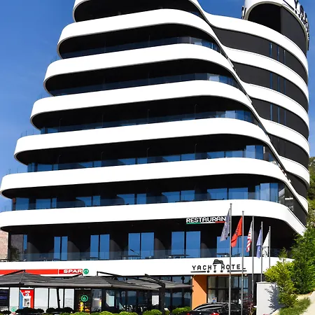 Yacht Hotel-2